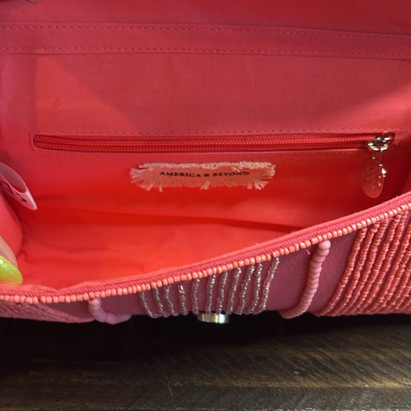 America & Beyond Beaded Clutch with Silver Chain - Picture 10 of 10